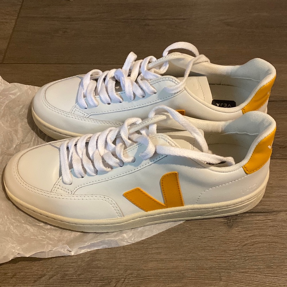 New veja shoes v-12